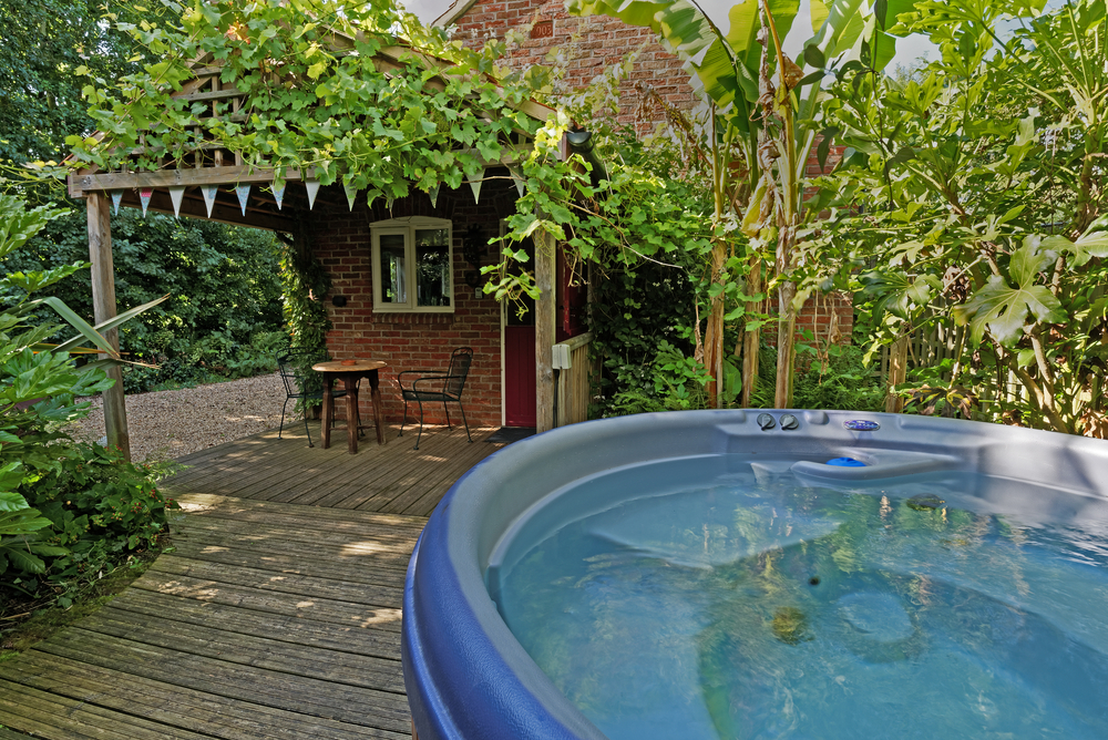 Oáza odpočinku: Jak si dopřát luxusní vířivkový zážitek v soukromí domova